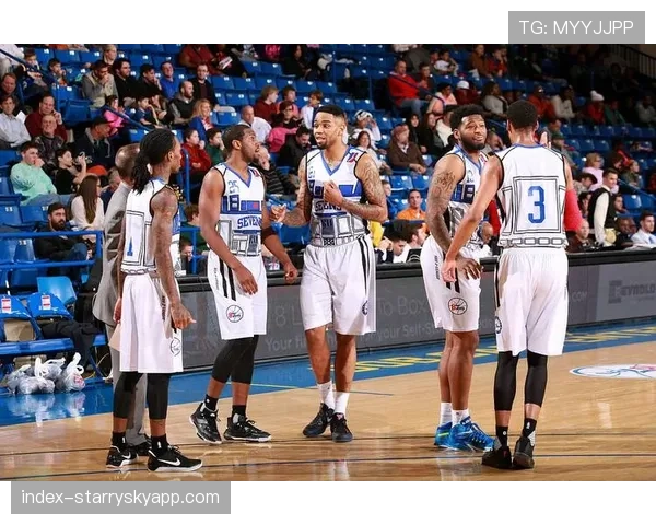 快船魔术对决阵容不整,双方关键球员健康状况堪忧 快船魔术对决阵容不整,双方关键球员健康状况堪忧