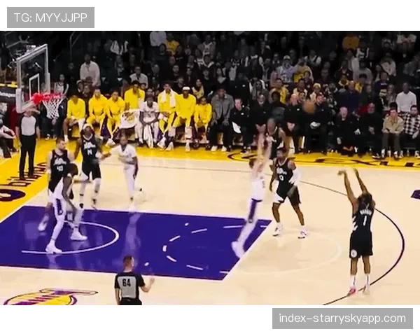 祖巴茨前场篮板拼抢积极,步行者内线防守屏障作用初显 祖巴茨前场篮板拼抢积极,步行者内线防守屏障作用初显